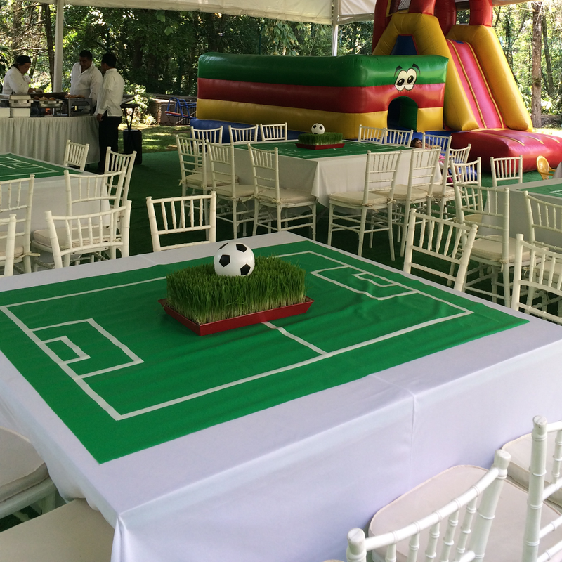 Soccer Party Table Decoration Idea #PreppyPlanner