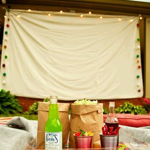 Summer Party Ideas: host an outdoor movie night in your backyard #PreppyPlanner