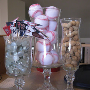 World Series Party: decorate with peanuts, baseballs and mini bats #PreppyPlanner