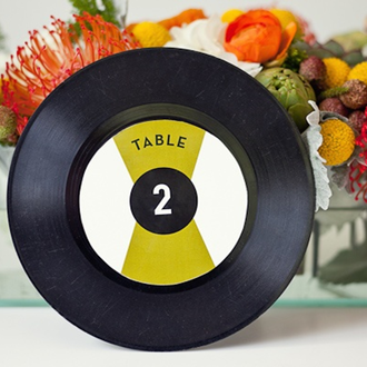 take out those old 45s and create these record table numbers from #intimatewedding #PreppyPlanner