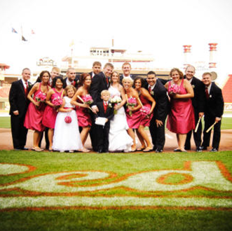 Host your baseball themed wedding at a ball park #PreppyPlanner